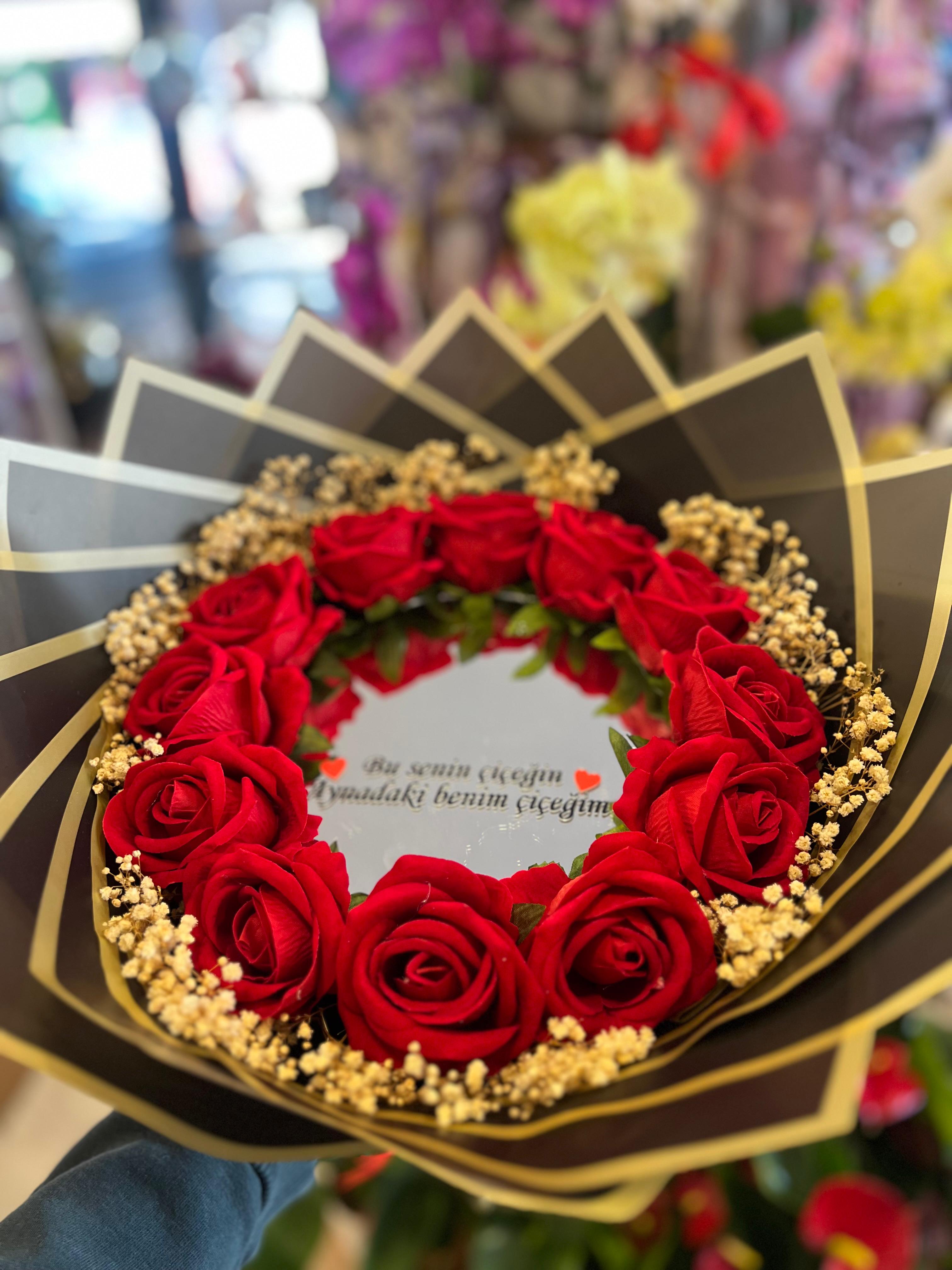 Aynalı çiçek buketi 1