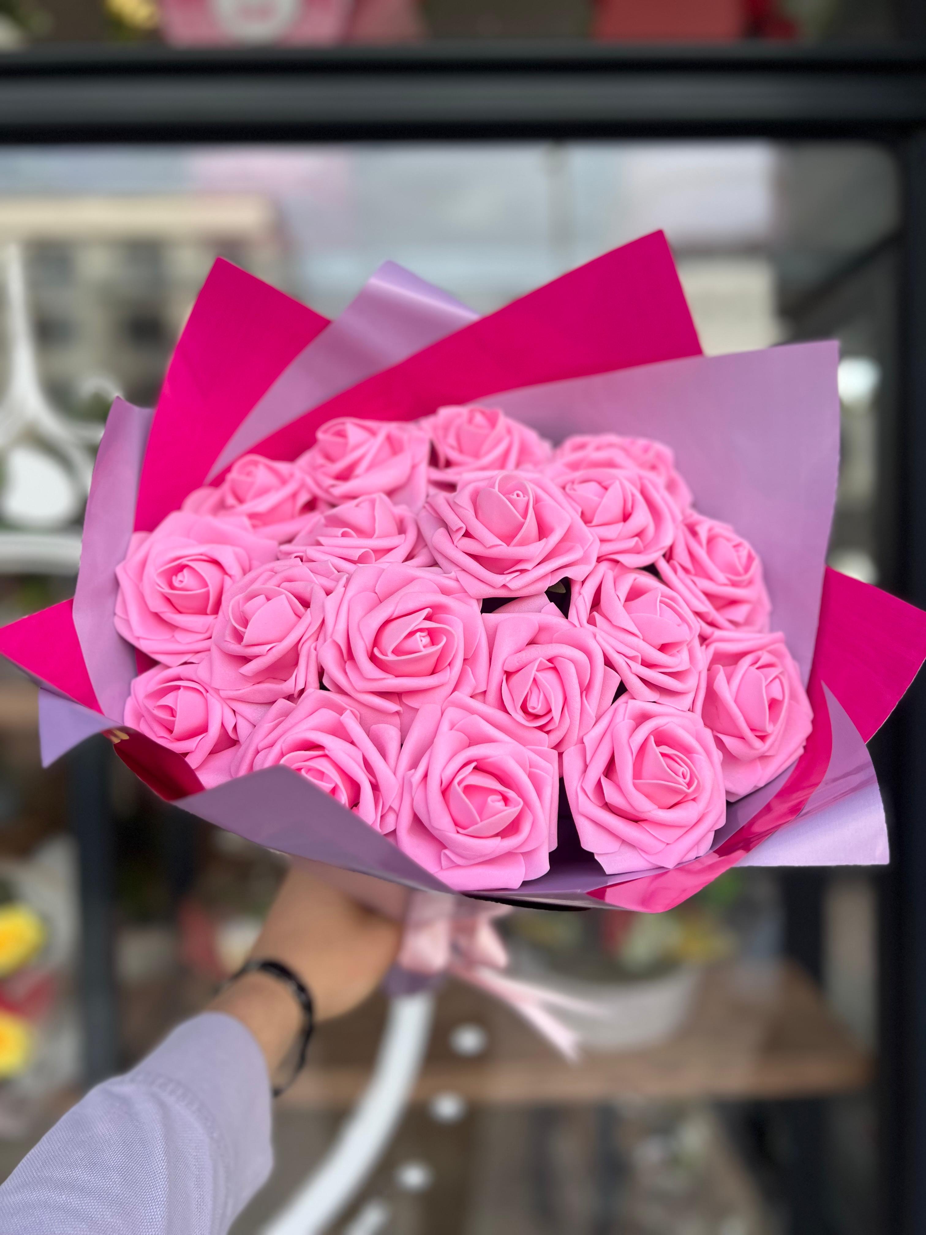 Pembe yapay gül buketi