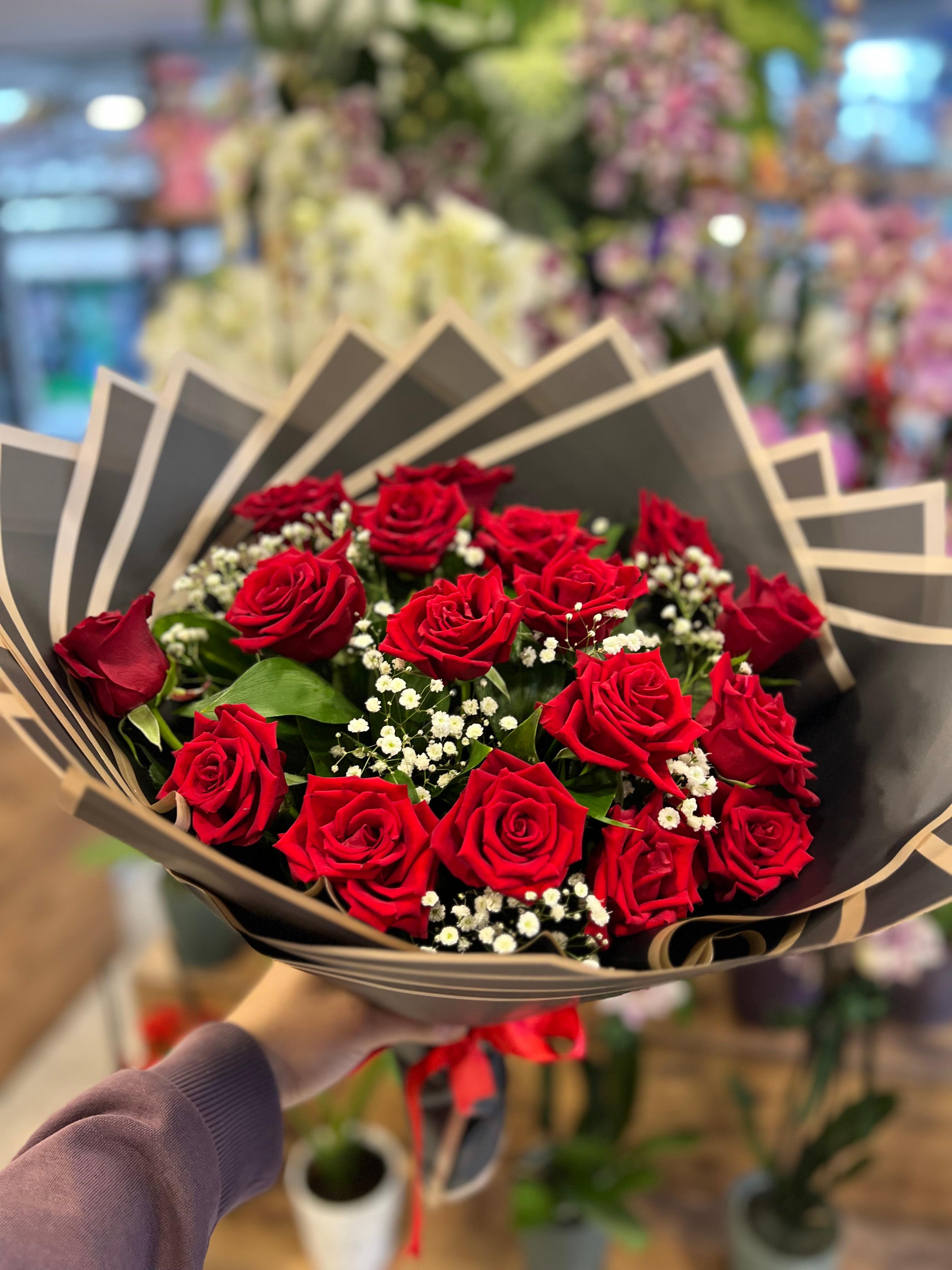 19 Canlı Gül Buketim