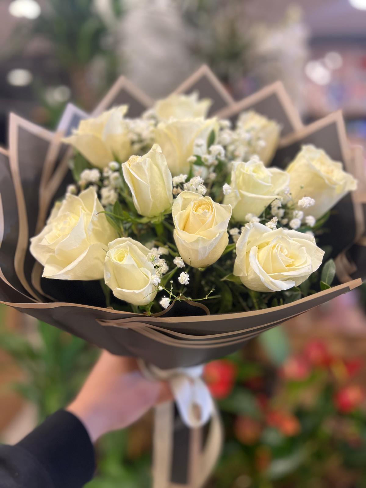 11 Canlı Beyaz Gül