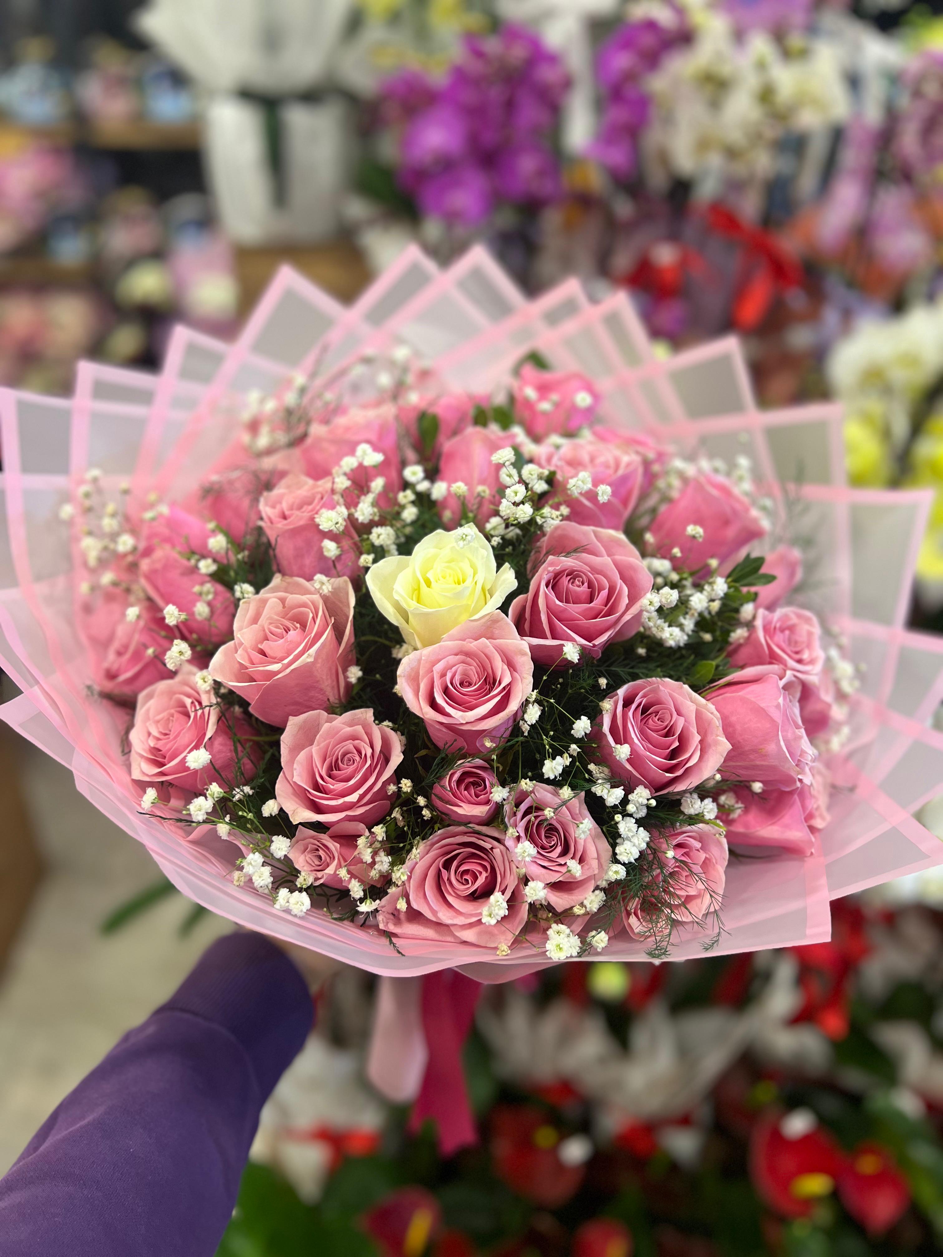 30 pembe canlı gül