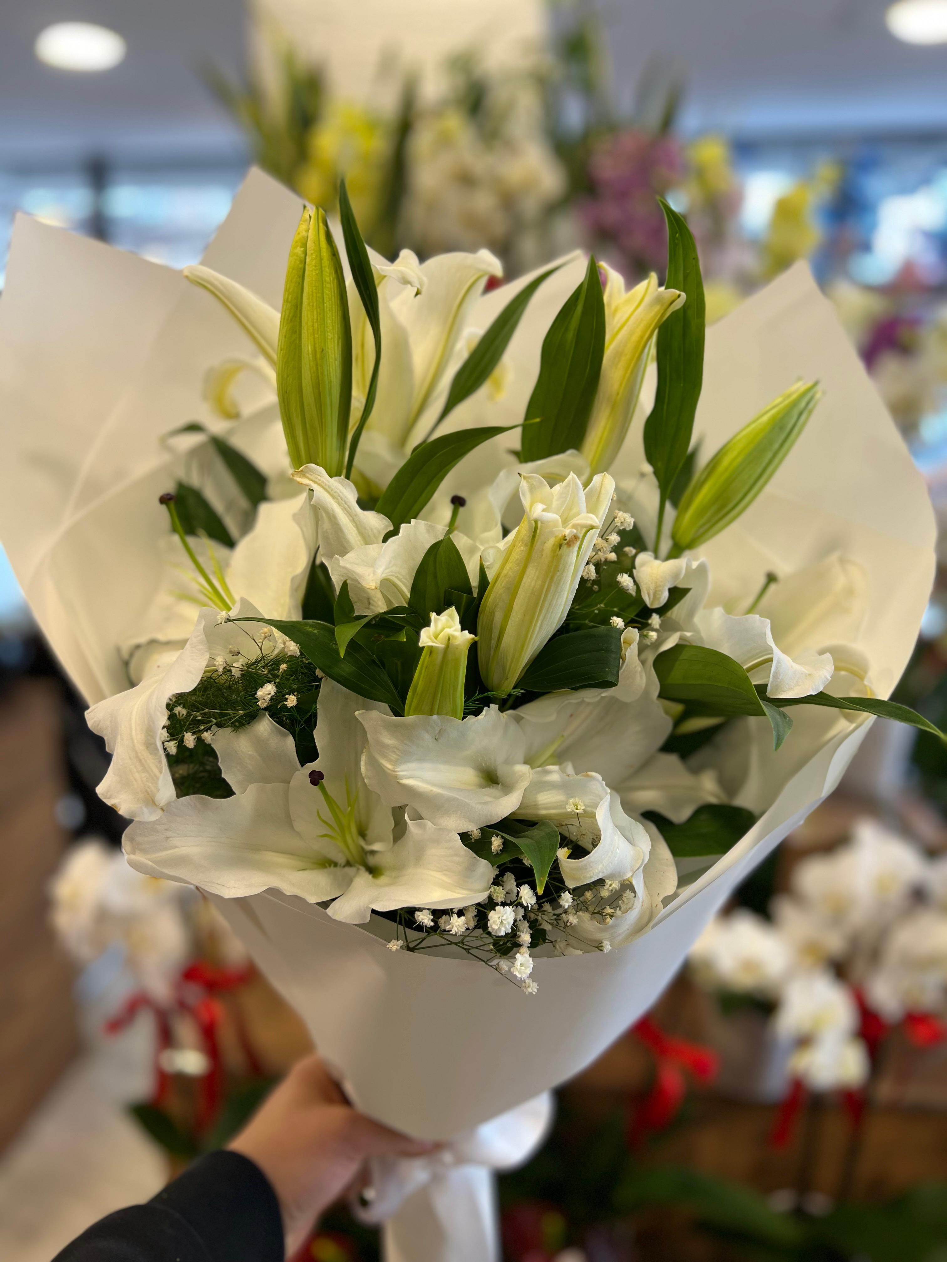 Canlı Beyaz Lilyum Buketi
