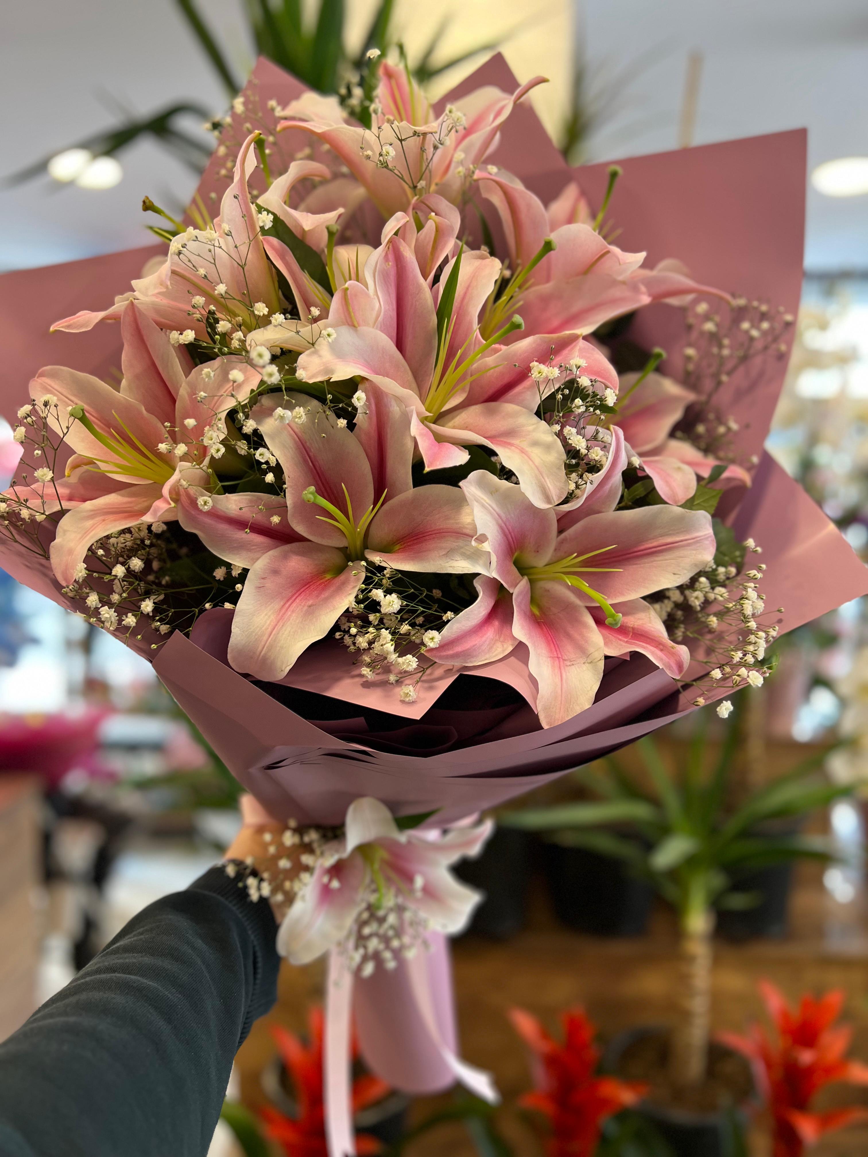 Canlı Pembe Lilyum Buketi